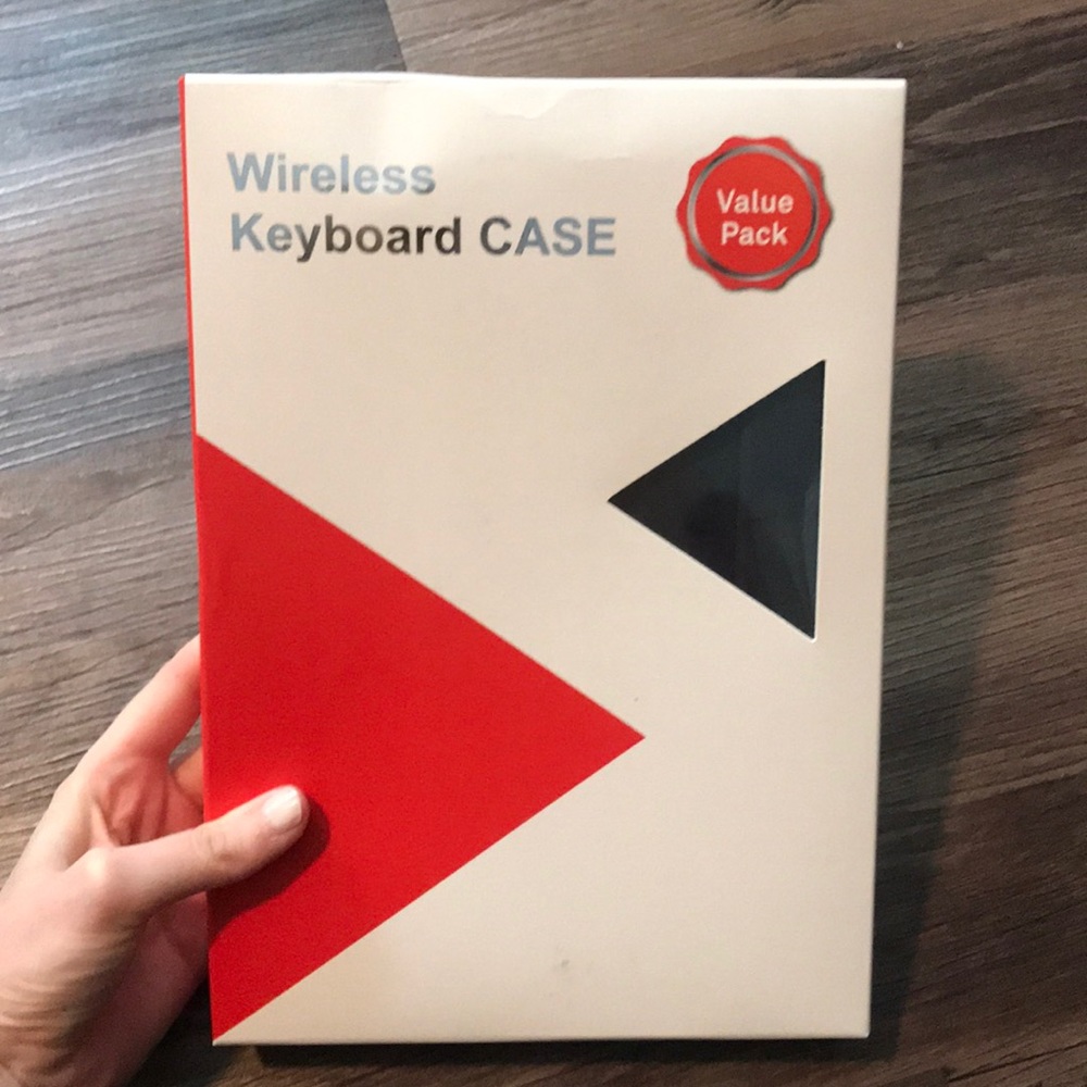 Brand new!! iPad case with detachable keyboard